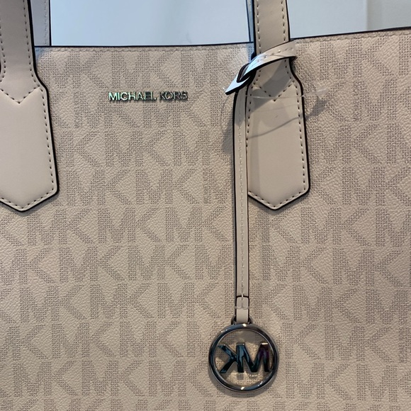 New- Michael Kors “MAPLE” tote New - Picture 5 of 8